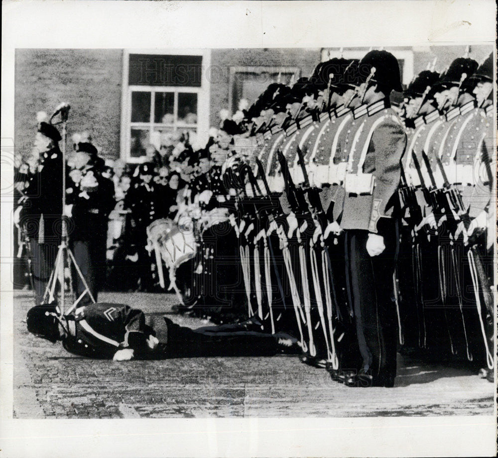 1955 Press Photo Dutch Army Hague Ceremony - Historic Images