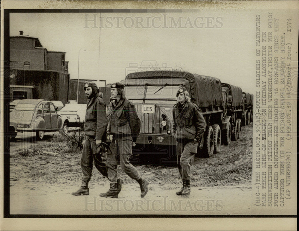 1974 Press Photo Netherlands Army Maneuvers Hague - Historic Images