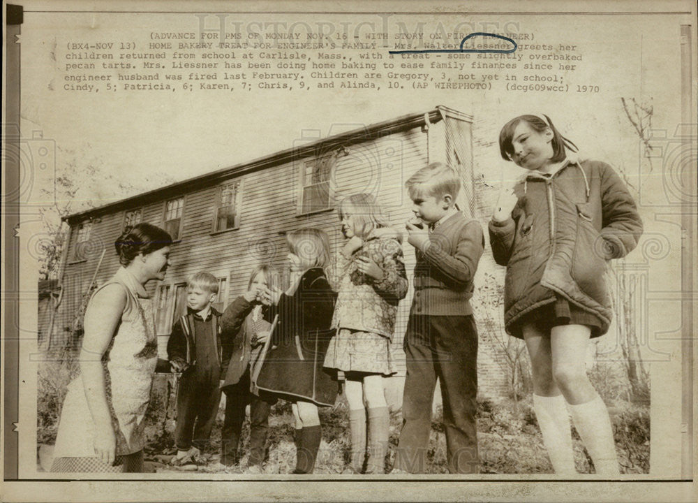 1970 Press Photo Mrs Walter Liessner with Children, Carlisle, Mass - Historic Images