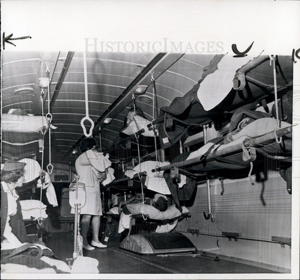 1964 Press Photo Earthquake Victims Elmendorf Air Force Base Hospital Alaska - Historic Images