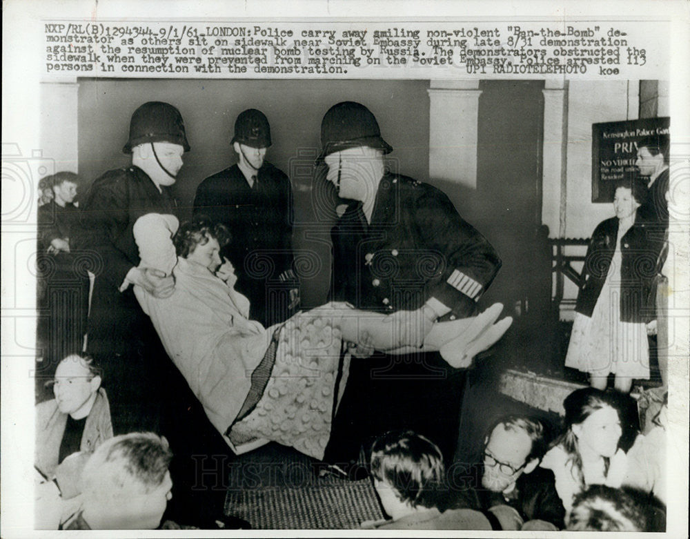 1961 Press Photo Police Carry Away Demonstrator near Soviet Embassy, London - Historic Images