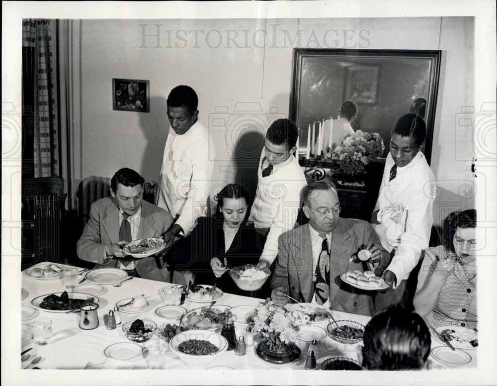 1945 Press Photo Mountain Inn/Julia Wray/Burnsville North Carolina - Historic Images