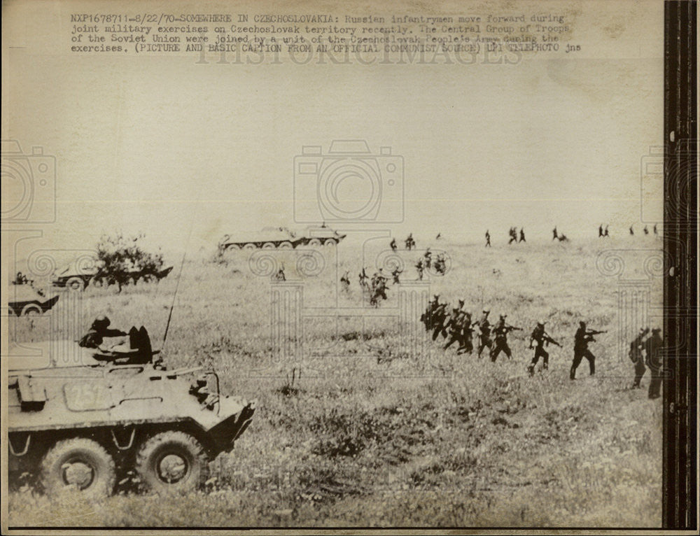 1970 Press Photo Russian Infantrymen, Military Exercise, Czechoslovak Territory - Historic Images