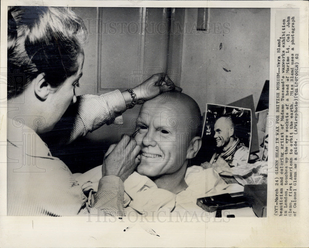 1962 Press Photo Vera Bland, Madame Tussaud&#39;s Artist; Marine Lt Col John Glenn - Historic Images