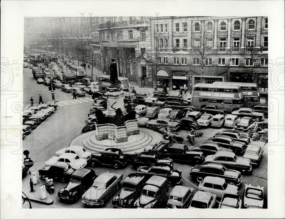 1964 Press Photo Great Britain  and lots of automobiles - Historic Images