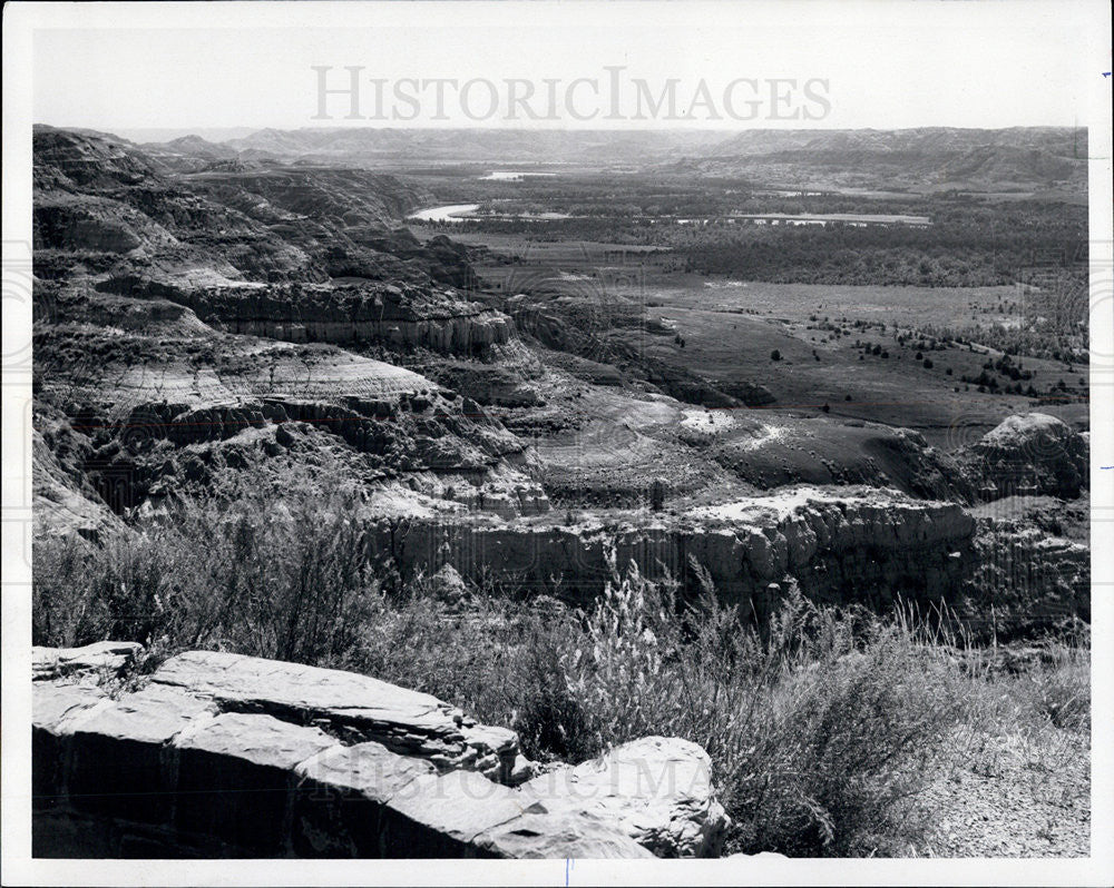 1967 Press Photo Garrison North Dakota scenery - Historic Images