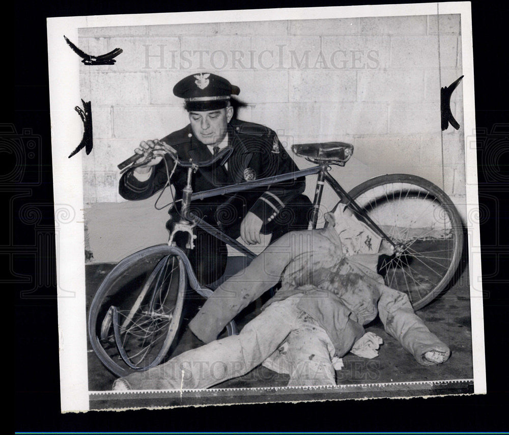 1957 Press Photo Dummy Bicycle Police Call - Historic Images