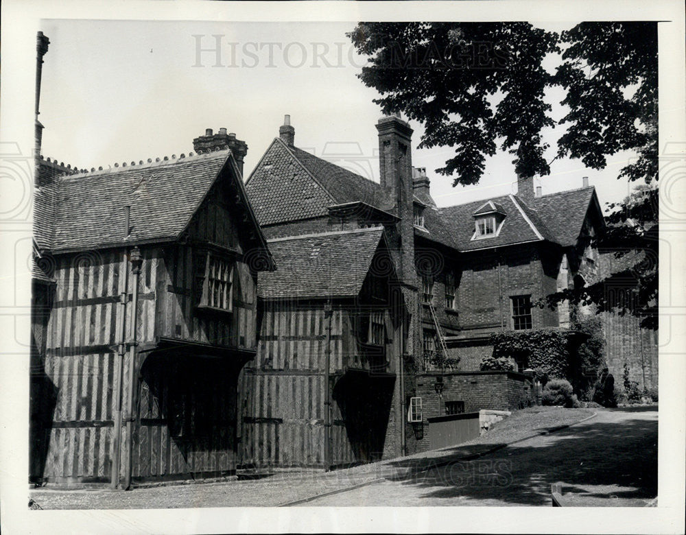 1945 Press Photo The Windsor Castle -  London&#39;s Residential Section - Historic Images