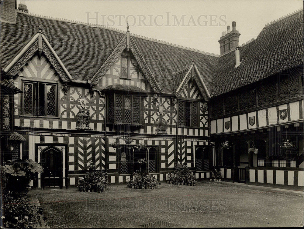 Press Photo The Lord Leycester Hospital Courtyard In Warwick, England - Historic Images