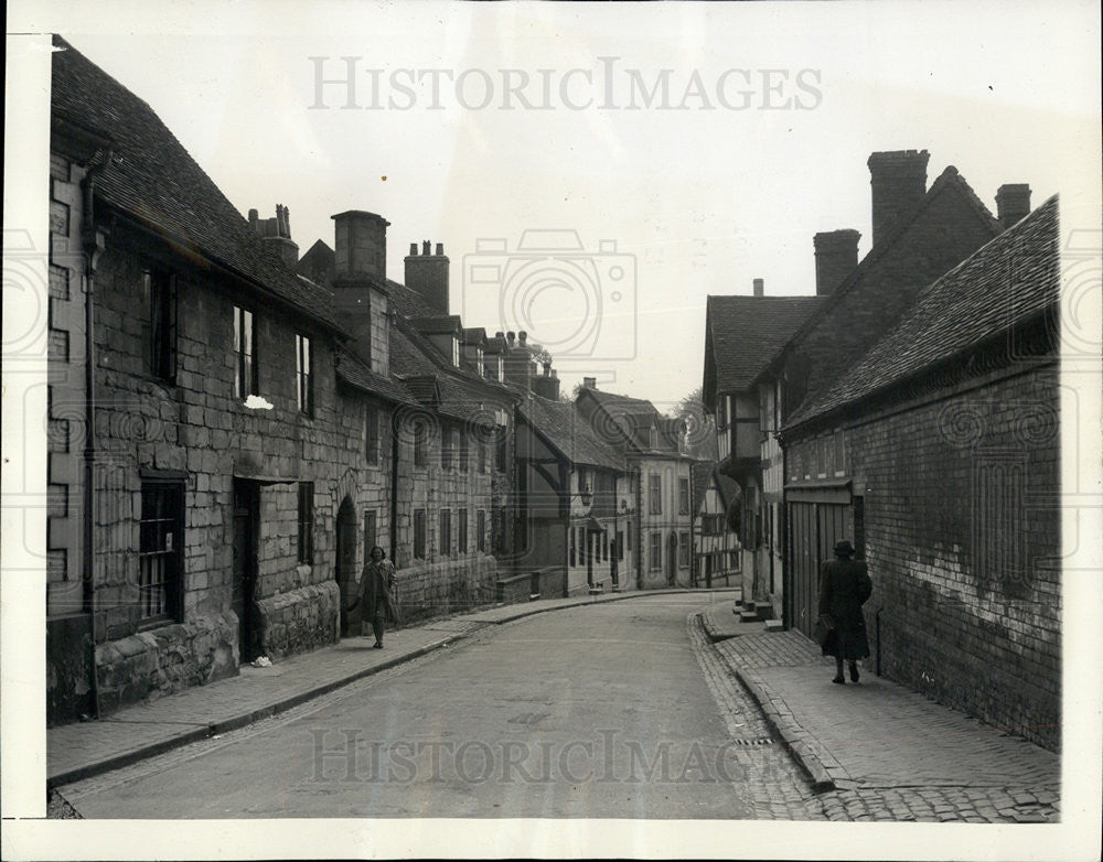 1945 Press Photo Warwick England Narrow Streets Old World Charm - Historic Images