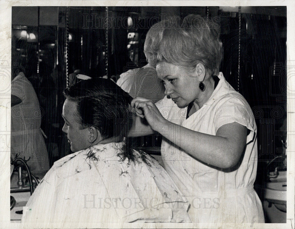 1967 Press Photo Mrs.Tamora Motorina, Best Soviet Union Barber Contest Winner - Historic Images