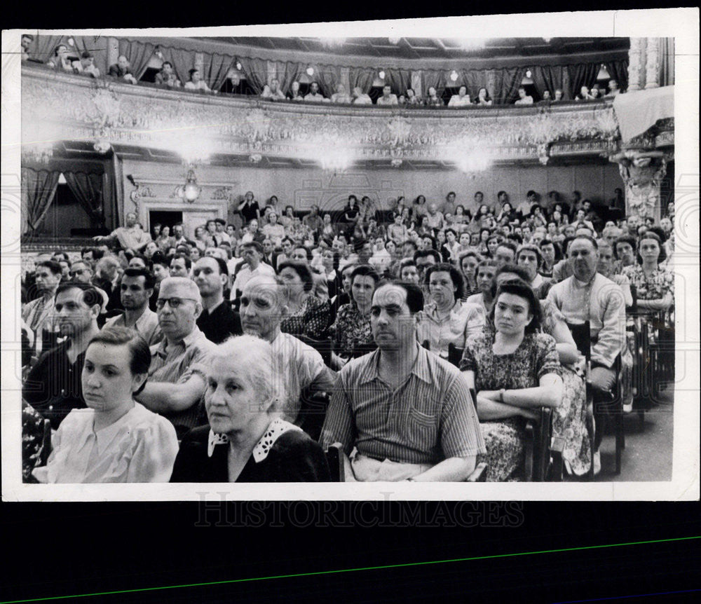 1953 Press Photo Moscow&#39;s Bolshoy Theatre Actors &amp; Personnel Listen To Speech - Historic Images