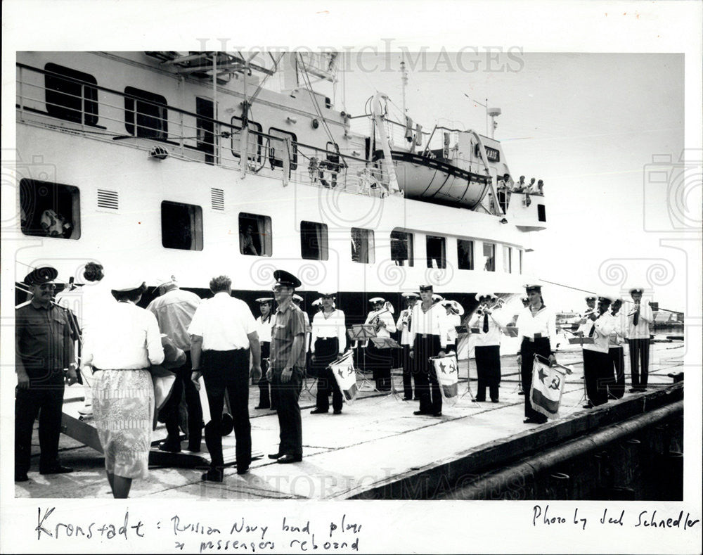 1992 Press Photo Russian Navy Band Playing At Once-Secret Kronstadt Naval Base - Historic Images