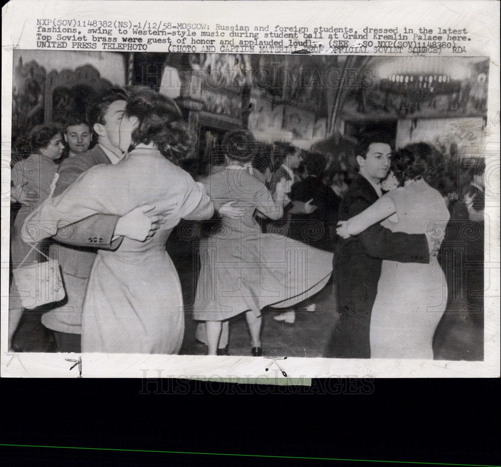 1958 Press Photo Student Ball at Grand Kremlin Palace - Historic Images