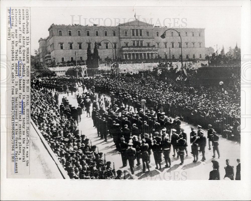 1964 Press Photo Queen Sophia Ave in Athens Funeral Cortege King Paul of Greece - Historic Images