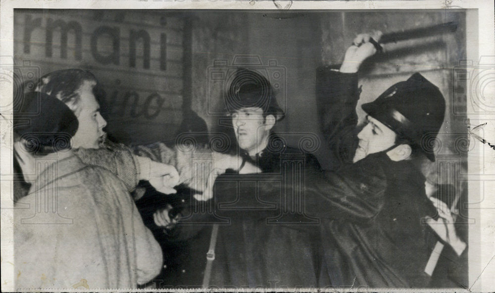 1953 Press Photo Pro-Italian Demonstrator with Policemen - Historic Images