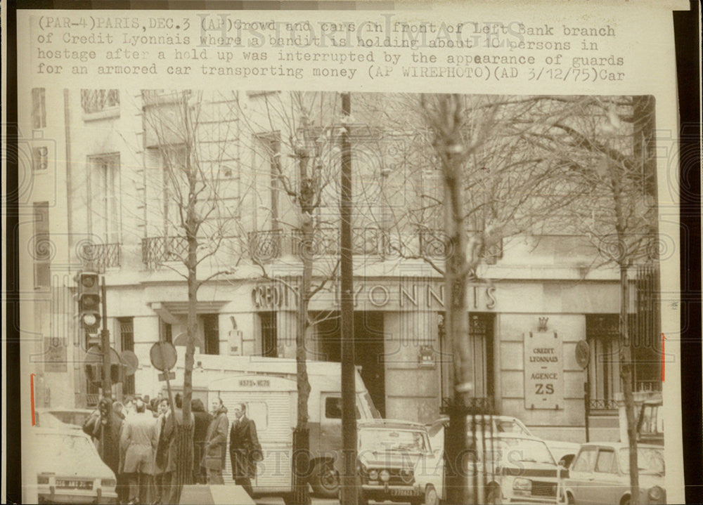 1975 Press Photo Left Bank Branch of Credit Lyonnais; Bank Robbery and Hostages - Historic Images