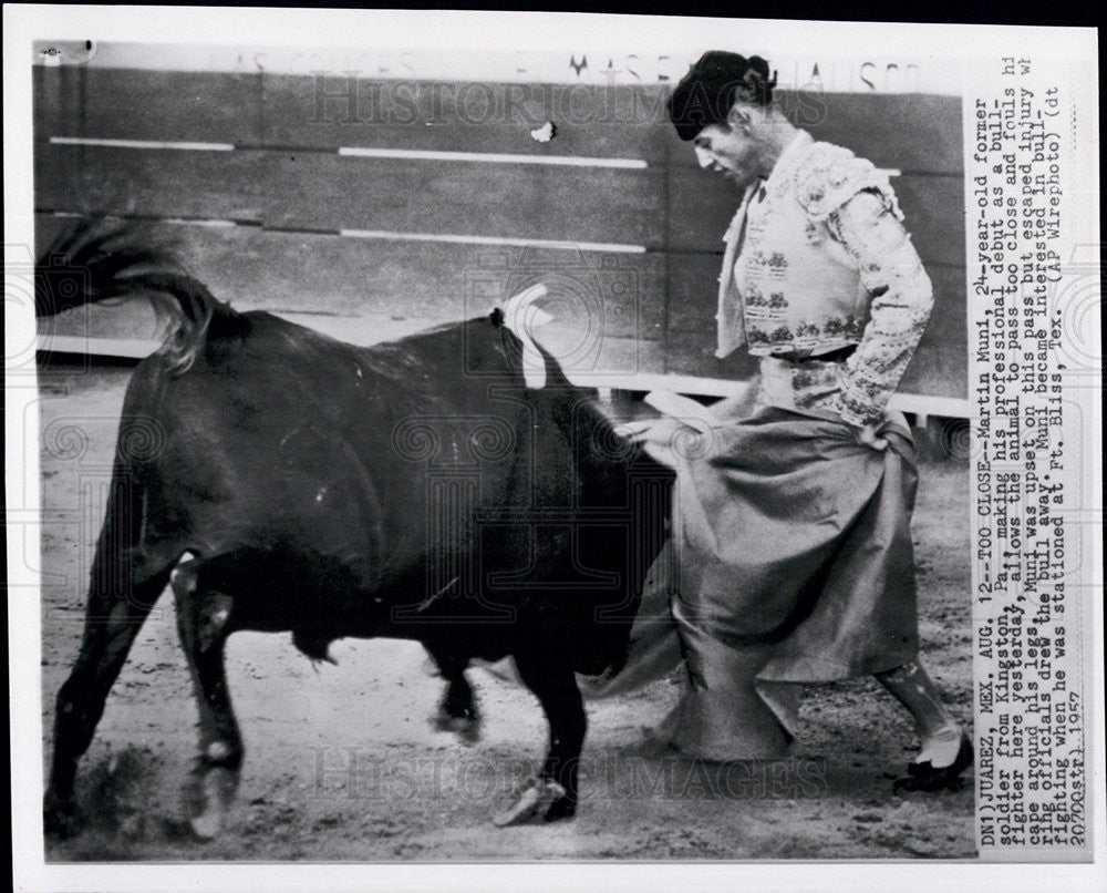1957 Press Photo Martin Muni makes professional bull-fighting debut - Historic Images