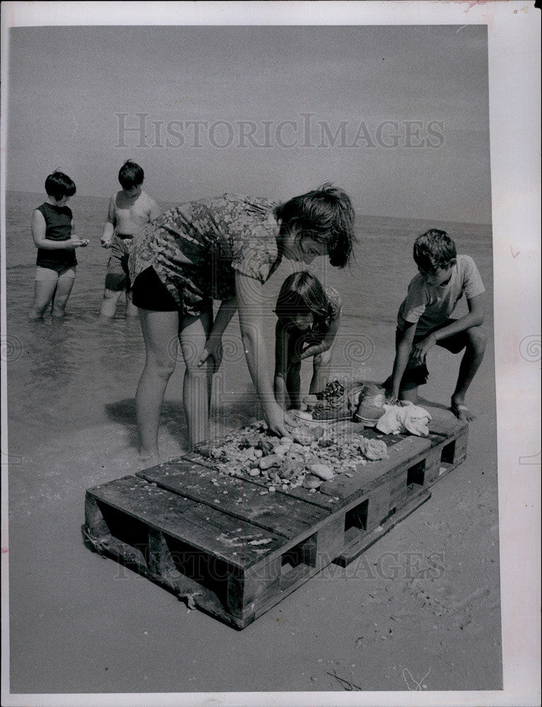 1971 Press Photo Margaret  Phil Velders Jr. Joe Erin Fraack Lori DeBay Clean - Historic Images