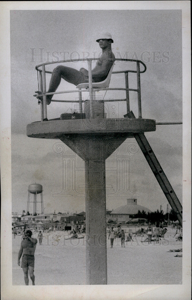 1968 Press Photo Beach Life Guard - Historic Images