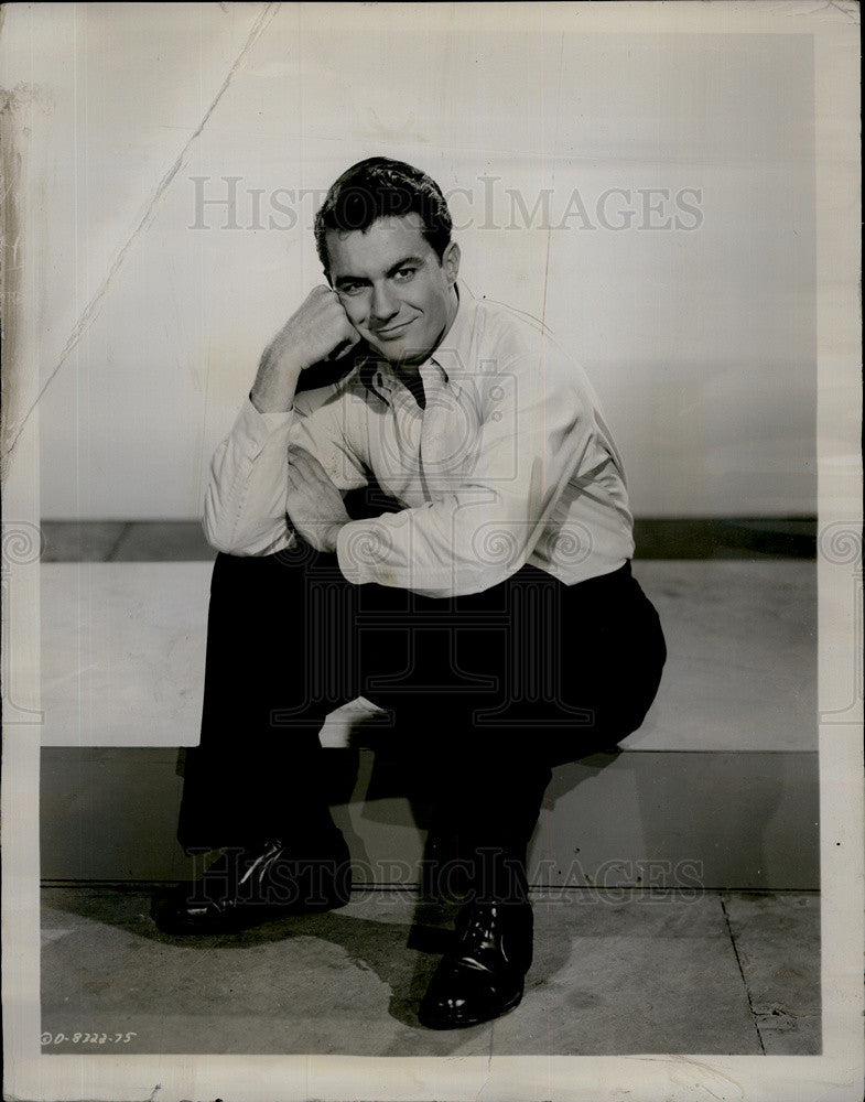 1956 Press Photo Cliff Robertson screen newcomer Autumn Leaves - Historic Images