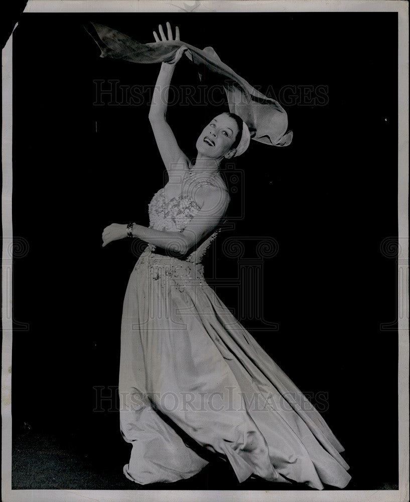 1954 Press Photo Bea Lillie Blackstone Theater - Historic Images