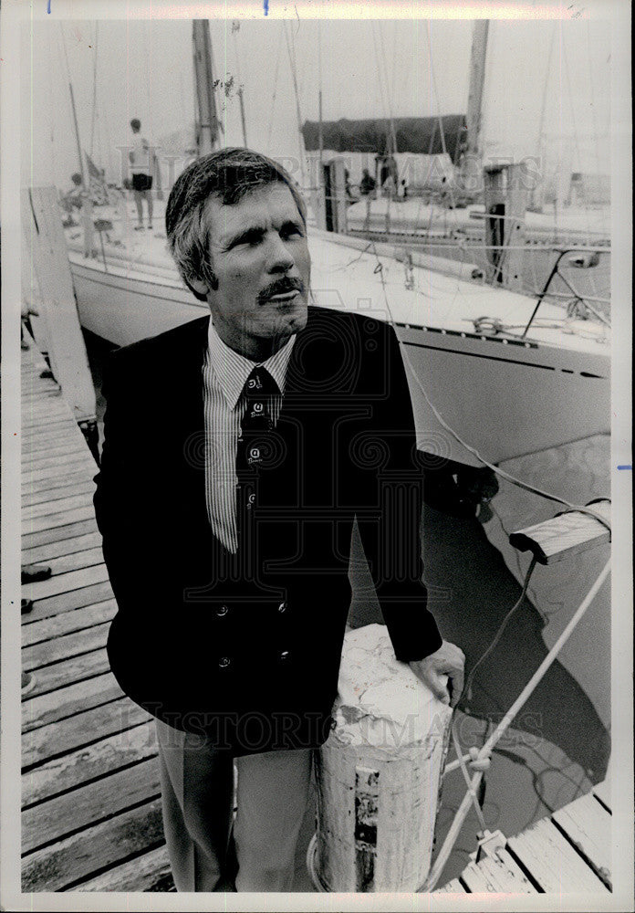 1978 Press Photo Ted Turner Discusses Sailing In America&#39;s Cup Race - Historic Images