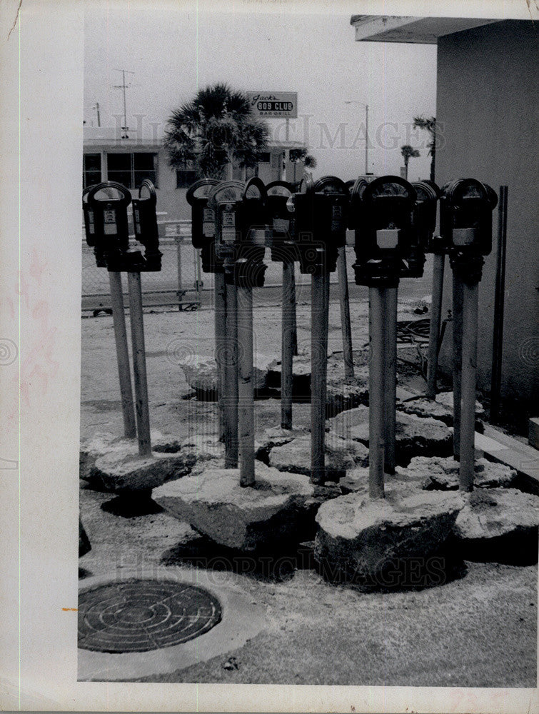 1973 Press Photo Salt water logged parking meters damg by hurricane in Fla. - Historic Images