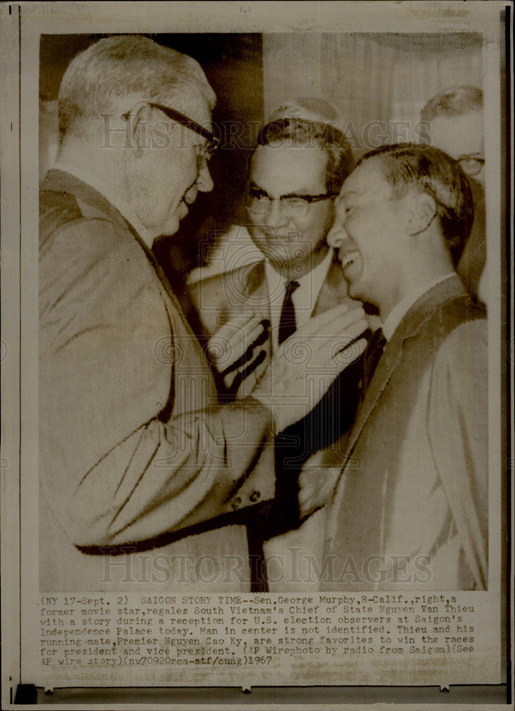 1967 Press Photo Sen. George Murphy, Rep. of Calif with Vietnam Chief of State - Historic Images