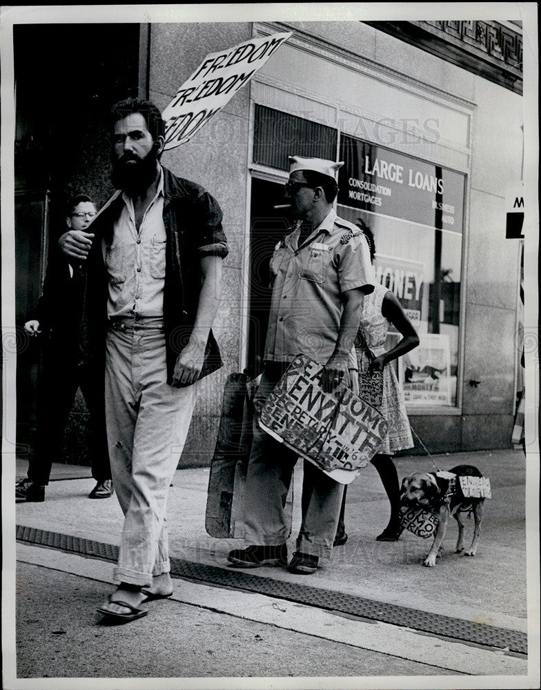 1986 Press Photo Pickets in Front of Board of Education - Historic Images