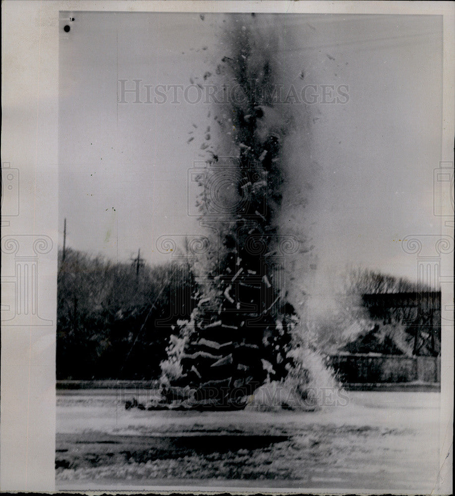 1966 Press Photo Fox River in Aurora, Ilinois - Historic Images