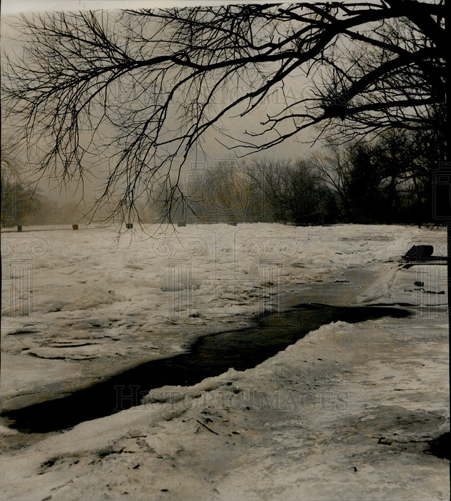 1966 Press Photo Close Up of Fox River Being Frozen - Historic Images