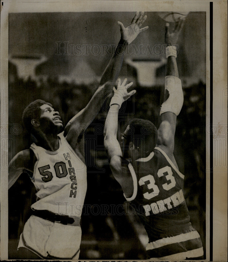 1973 Press Photo Hirsch vs. Lockport Central in Class AA Basketball Tournament - Historic Images