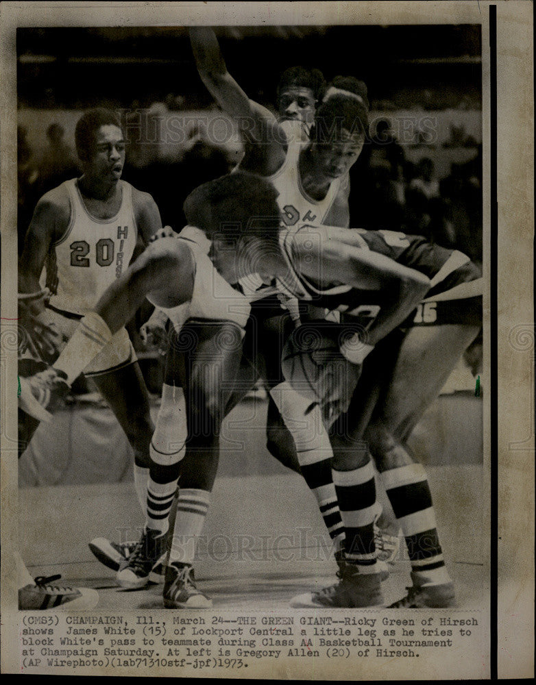 1972 Press Photo Hirsch vs. Lockport Central in Basketball Tournament - Historic Images