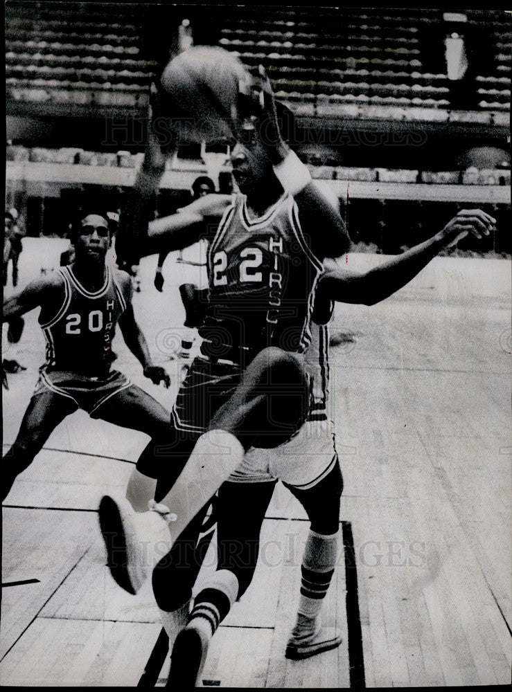 1973 Press Photo Hirsch High School Basketball Joshua Smith Greg Allen Farragut - Historic Images