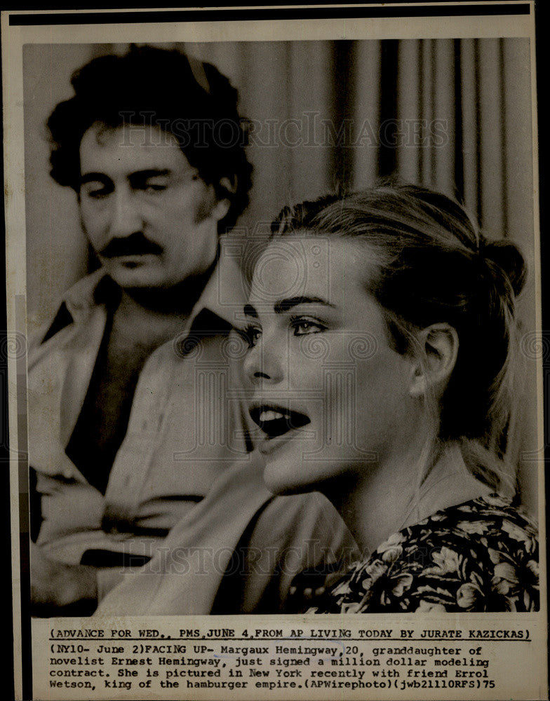 1974 Press Photo Model Margaux Hemingway before signing million-dollar contract - Historic Images