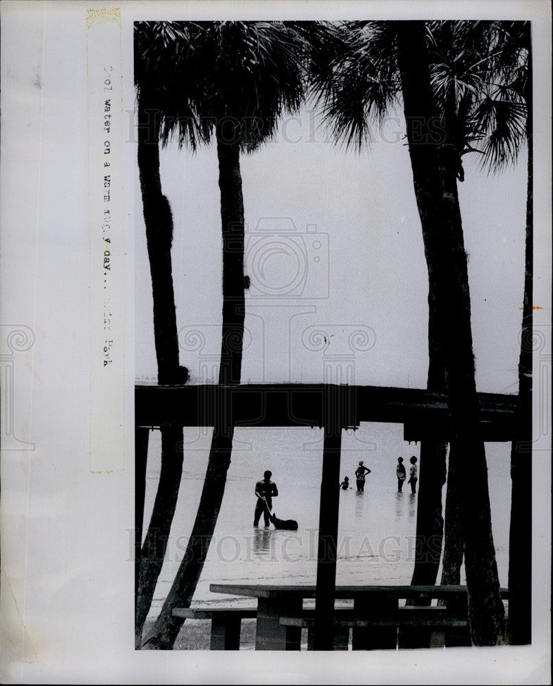 Press Photo People On A Beach - Historic Images