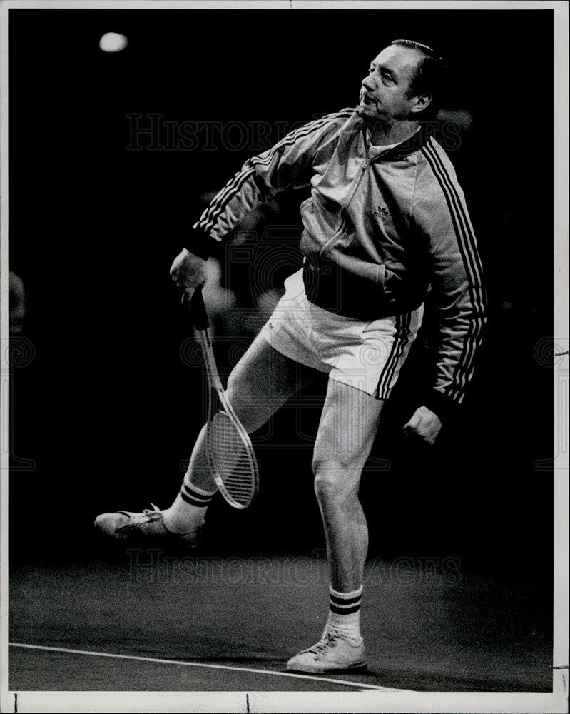 1977 Press Photo Mayor Michael Bilandic Tennis Match International Amphitheater - Historic Images