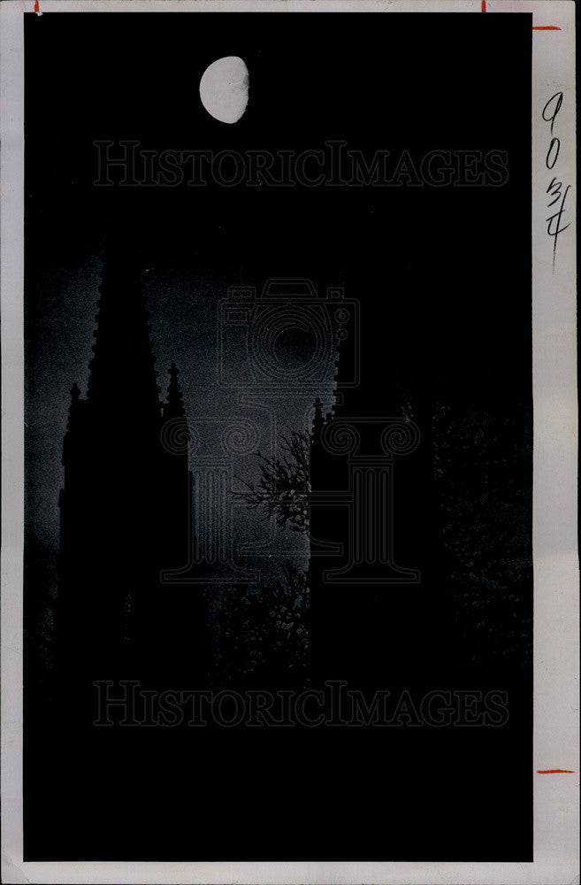 1970 Press Photo Cathedral Of Immaculate Conception Twin Spires At Night - Historic Images