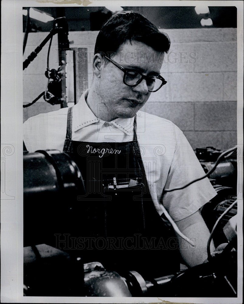 1971 Press Photo Carl Ebert employee Norgren Co. breakfast - Historic Images