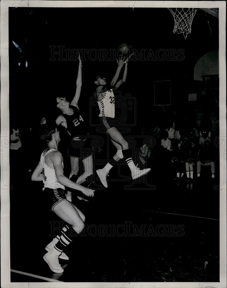1966 Press Photo Dave Ramirez basketball Hubbard Ken Szeszycki Gage Park - Historic Images