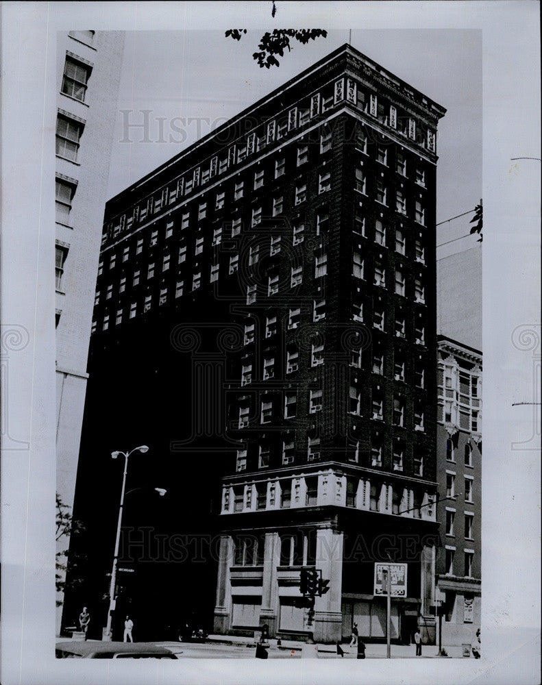 1977 Press Photo Office Building South Michigan Ave to be Sold - Historic Images