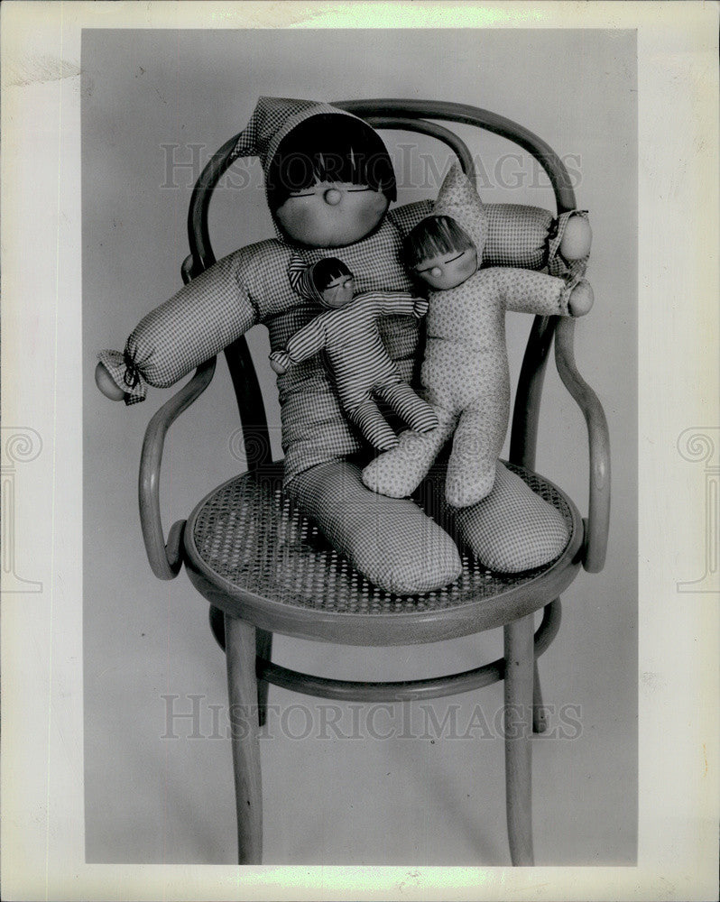 1976 Press Photo Stuffed Doll/Simplicity Pattern 9544 - Historic Images