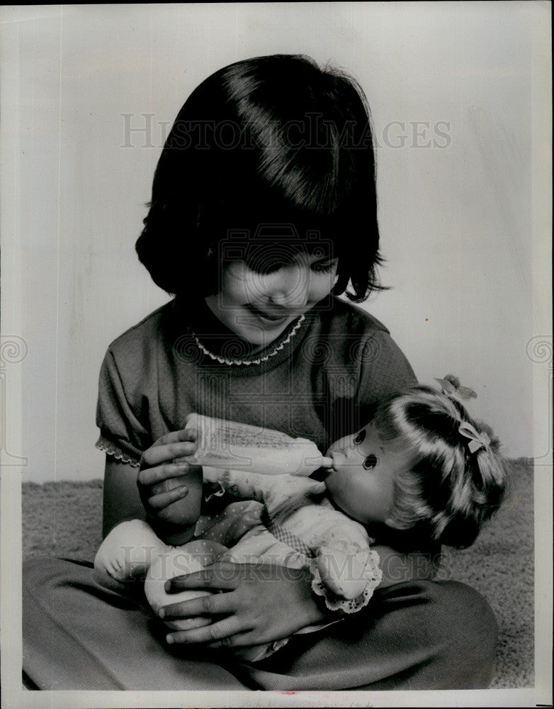 1979 Press Photo Girl Plays With Toy Doll - Historic Images