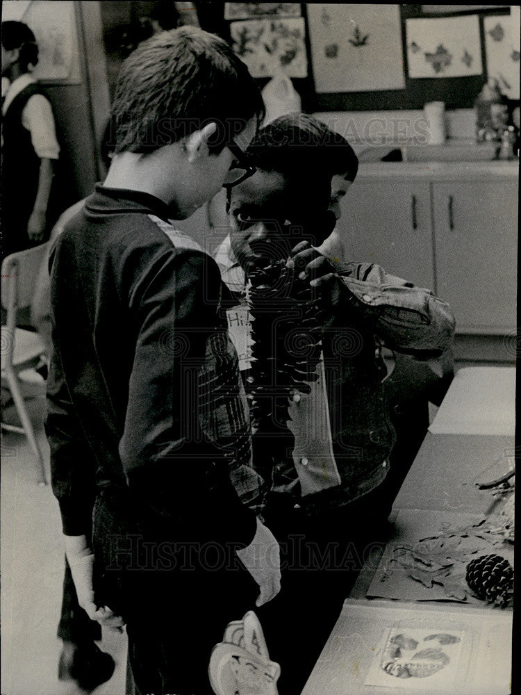 1966 Press Photo Steve Hurn McBade School Friend Ardell Ricks Chicago - Historic Images