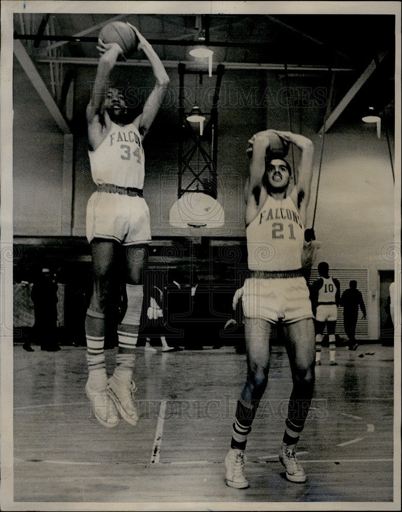 1965 Press Photo basketball Harlan High School Michel Benson Kelly flowers - Historic Images