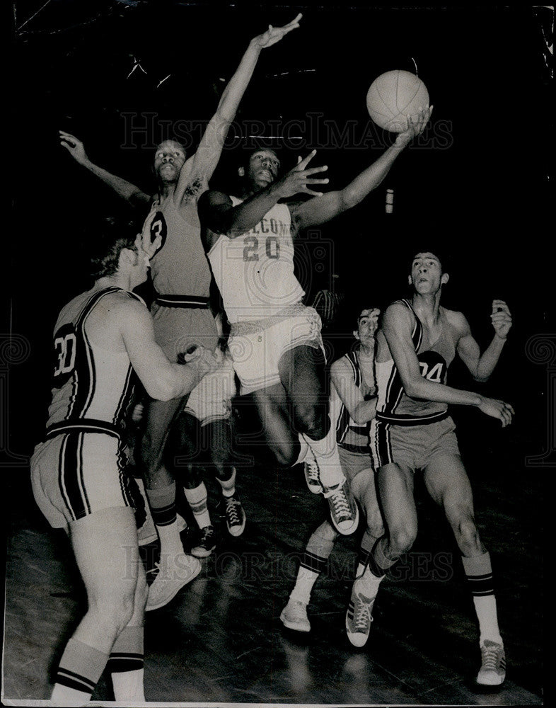 1971 Press Photo Harlan vs Gordon basketball game melvin barrow - Historic Images