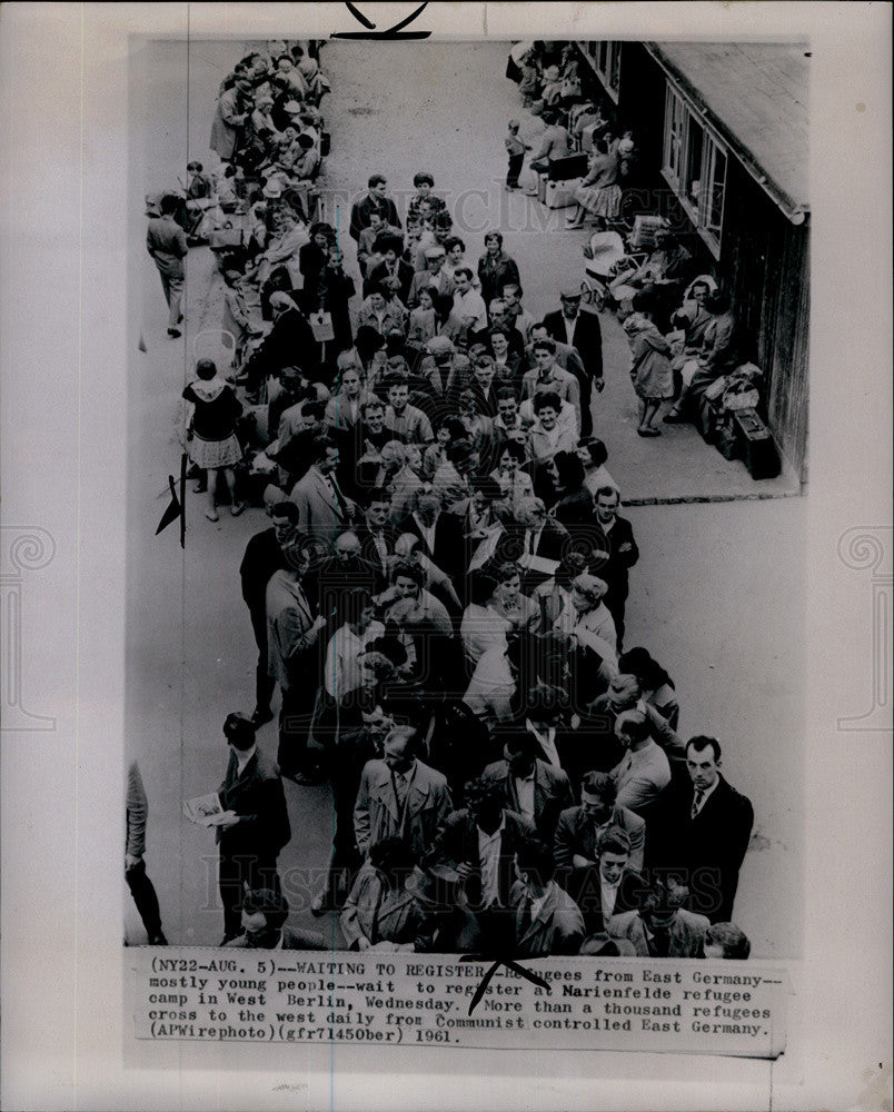 1961 Press Photo East Germany Refugees Register At Marienfelde Refugee Camp - Historic Images