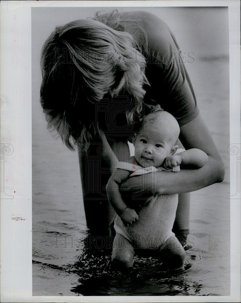 1985 Press Photo Jenna Lowe Baby Mother Dianne Moon Lake Pasco County Florida - Historic Images