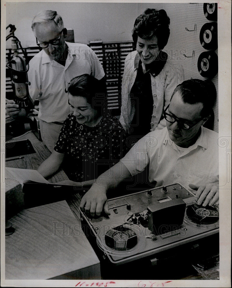 1966 Press Photo of audio book recorders at work in Chicago - Historic Images